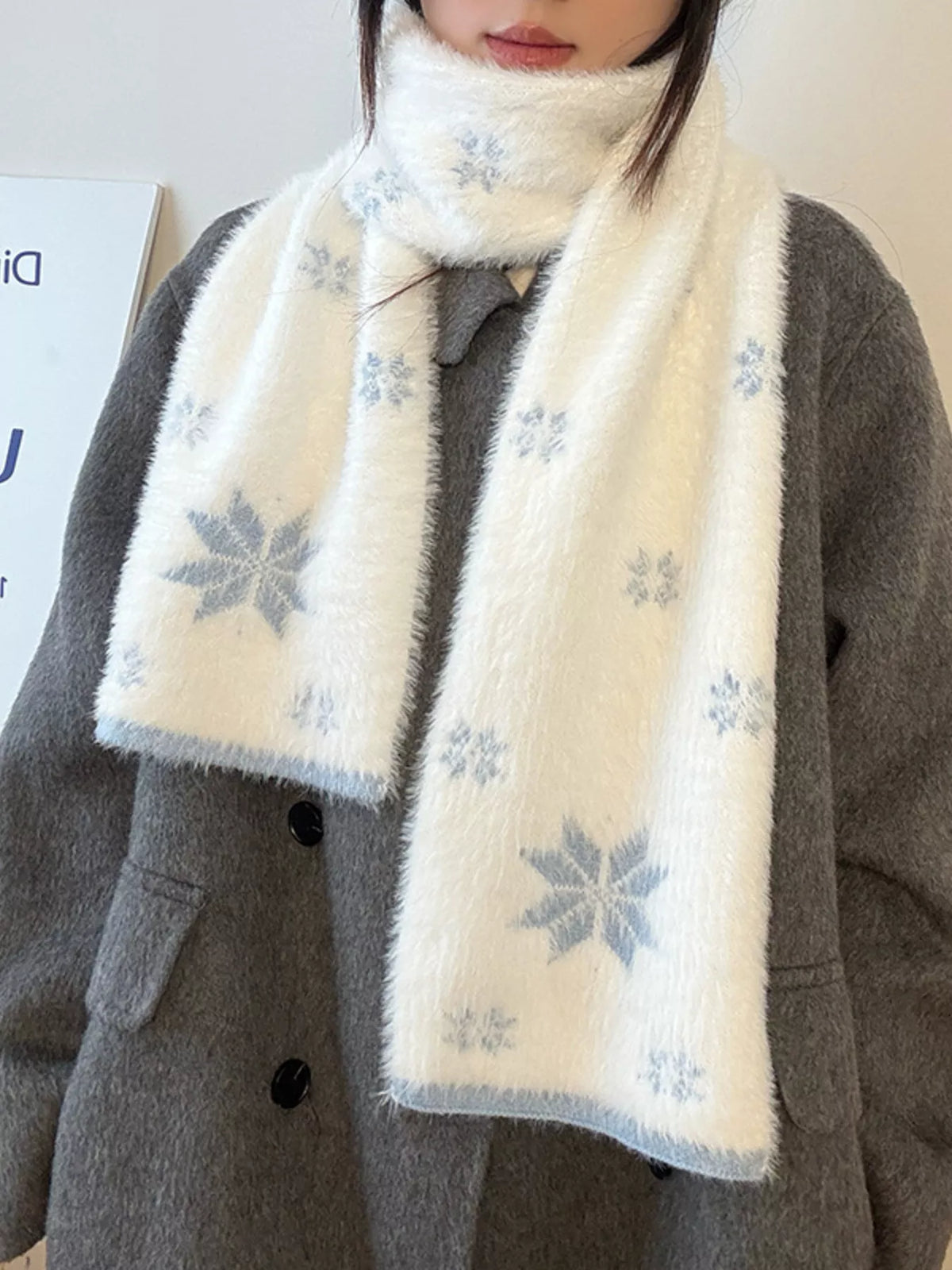 Fluffy Snowflake-Pattern Polyester Scarf