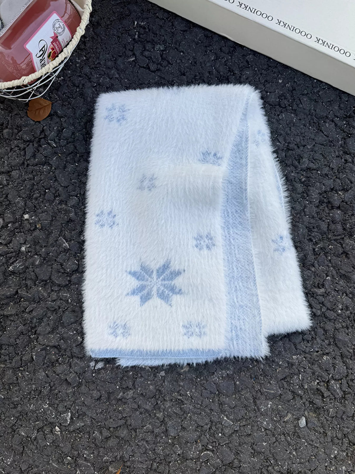 Fluffy Snowflake-Pattern Polyester Scarf