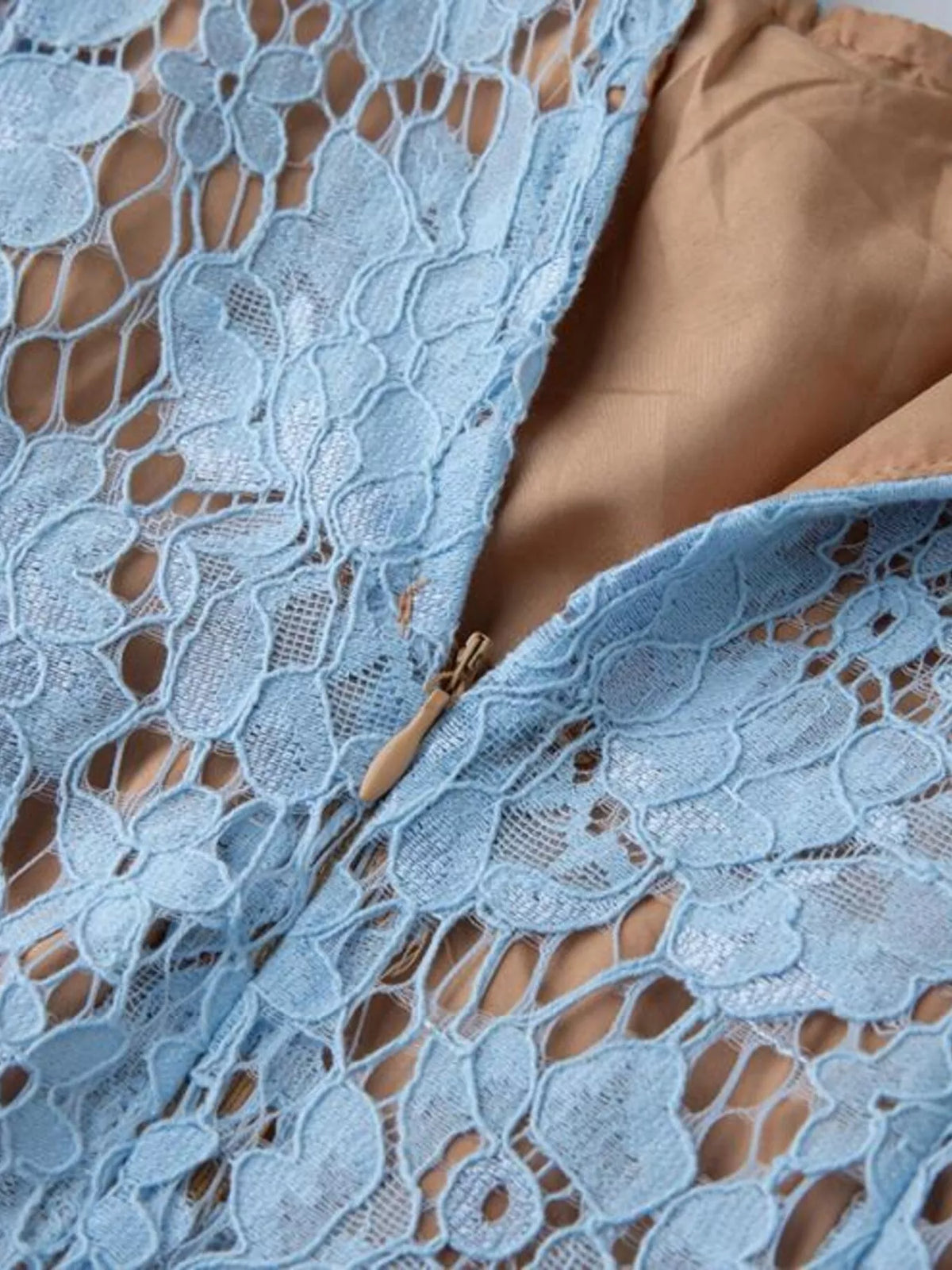 Pearl-Look Neckline Sleeveless Lace Dress