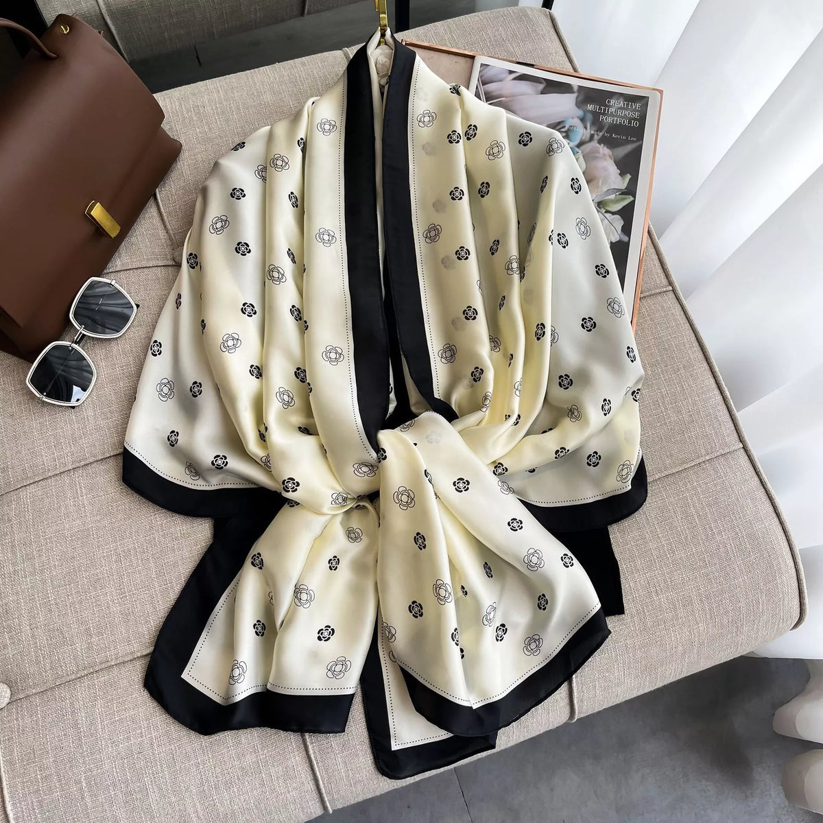 Contrast Trim Scarf